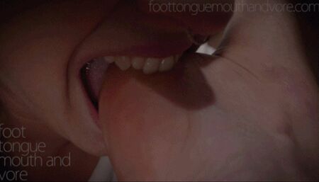 La Coinquilina Pervertita - The Perverted Roommate (FF Foot Worship in Italian)