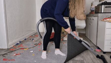 Mila - Balloon freestyle - vacuuming