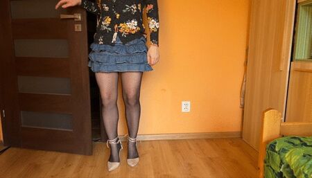 Having fun in black pantyhose