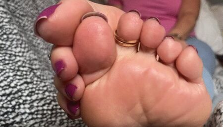 Suck My Toes & Make Me Cum!