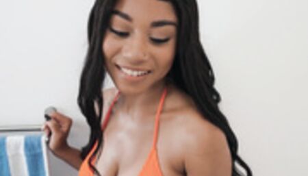 Amari Gold - Teens Love Huge Cock - Poolsize Queen