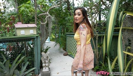 Sneaky Resort Sex - Mp4 4K