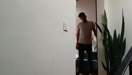 CARLO HACE COSQUILLAS A JHON