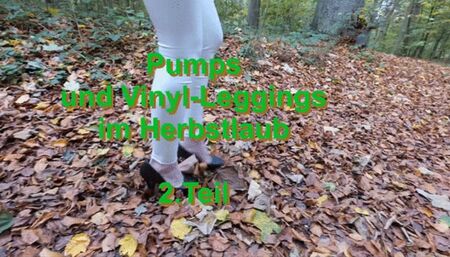 Pumps and vinyl leggings in autumn leaves, part 2 - Pumps und Vinyl-Leggings im Herbstlaub, Teil 2