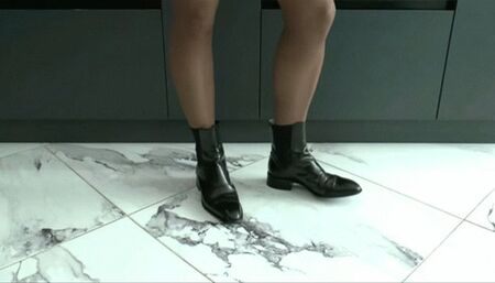 Toe tapping in black low heel boots MP4 HD 720p