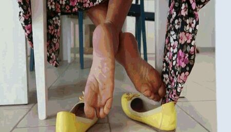 Shoeplay in ballet flats AVI(1280x720)FHD
