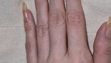 Long natural nails scratching and