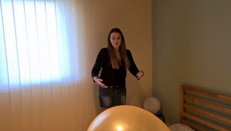 Sophie sit and bounce on a cattex 32 longneck