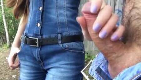 Rencontre et branlette dans le parc