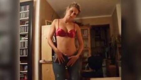 Sexy Amateur deutsche Frau isst Sperma