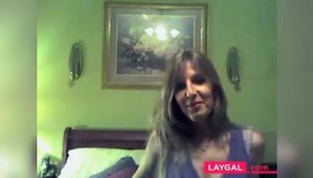 Holy crap! Watch this MILF strip and masterbate.