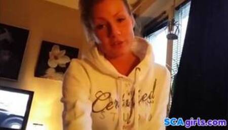 Svensk tjej suger kuk