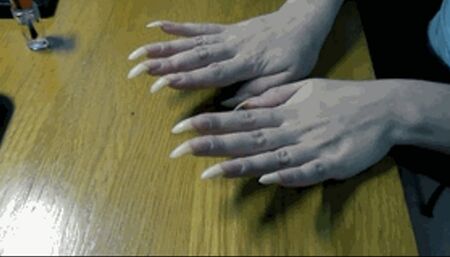 15Sept2022_PaintingNails_Nshow