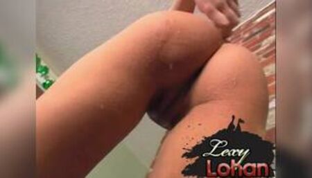 Lexy Lohan with natural tits Bubble play