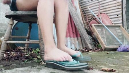 Happy sandals play by Ara