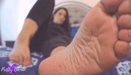 Barefoot MILF pt 3 WMV