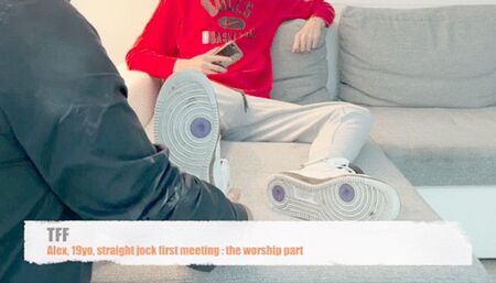 Alex, 19yo straight jock, first meeting : the worship part (Mobile)