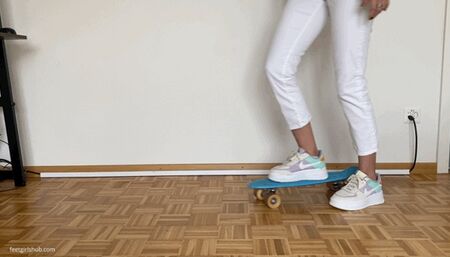 SPRAINED ANKLE WHILE RIDING A SKATEBOARD - MP4 Mobile Version