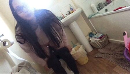 Up close and personal with farting Pong - MP4 FULL HD