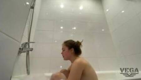 FATHER COULDN’T RESIST WASHING HIS DAUGHTER