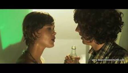 Mathilde Warnier nude - A toute epreuve (2014)