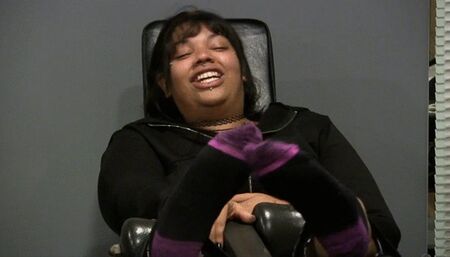 "Can I PLEASE get her socks off?" Destiny wants Navaes bare feet!