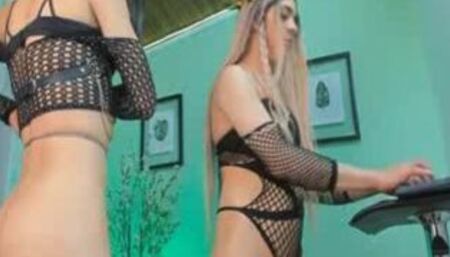 Tranny And Her Friend Seducing Cam Show