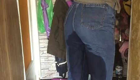 Elis pee in jeans and white socks