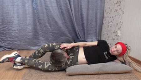 Teenage girl squeezes man's head between her legs, vf2539h 720p