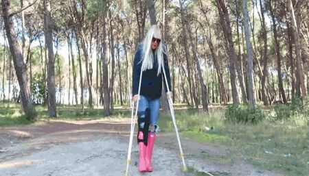 With an injured leg on crutches AVI(1280x720)FHD