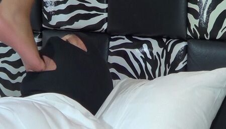 FOOT GAGGING AND SMOTHERING MALE SLAVE BRUNA VAZ