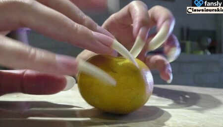 Nails in Action - let's make this orange mandarin flow