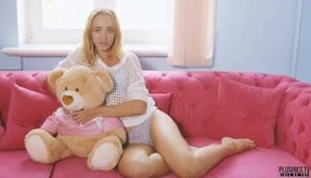 Diana / Rachel S nude photomodel interview for Plushies TV