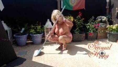 Cleaning my Terrace in High Heels, ended up all naked ;-) Curvy Mature!