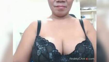 Pinay Camgirl Granny Rubs Pussy