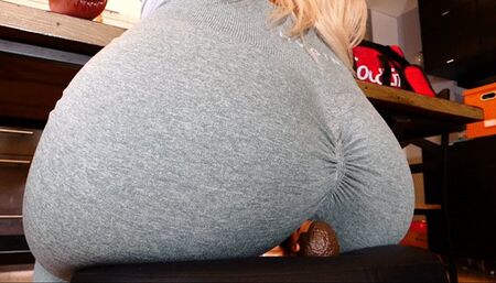 Blonde Bitch Unaware Buttcrush - Mistress Ashley Wilde (HD1080p)