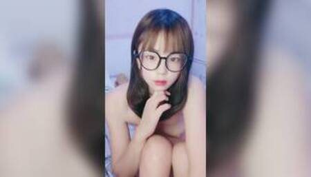 刚下海的嫩妹很真实毛还没有长齐做爱叫床很青涩上.mp4