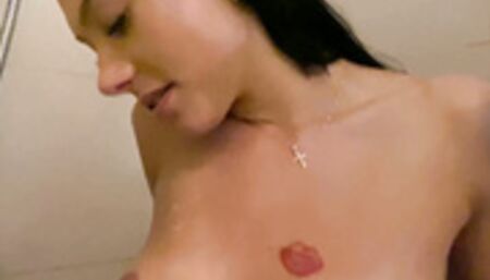 Curvy chick proudly shows off her assets