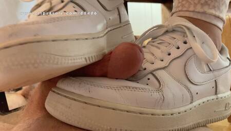 A Shoejob under the Table with Nike Air - Multicut - 4k