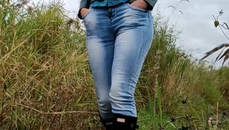 Young mistress Anita tramples dirt with her mighty Hunter Wellies