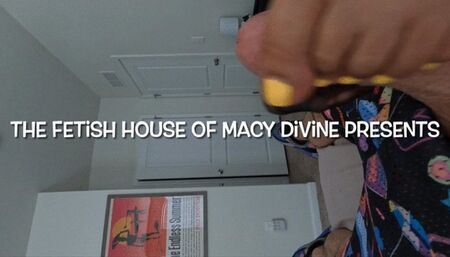 NEIGHBOR HAS A HUGE FOOT FETISHH