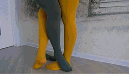 Crossing Legs in yellow and greene pantyhose L