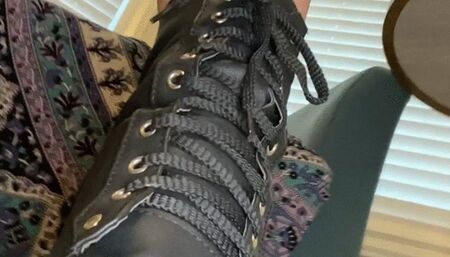 Scarlett Kage gives you a facesitting POV session in English and Spanish MP4