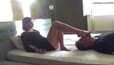 ELIZABETH - How I like to start and to end my day - Sensual foot worship - REMASTERED