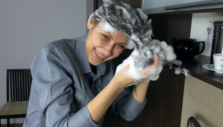 Vasylyna - A Lot Of Foam On Long Hair - UHD 3840x2160 - 4K