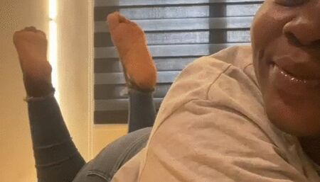 GaAkuapem Business Chick Laying on Bed with  Meaty Soles Up