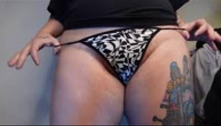 Trying on Two new thongs MP4 1080