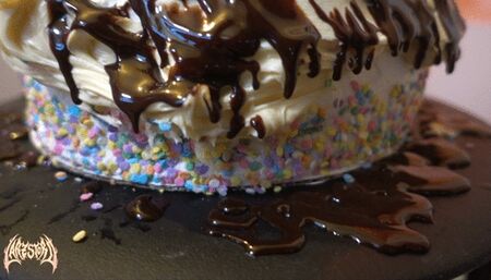 Cake-sitting + Chocolate Sauce'gasm