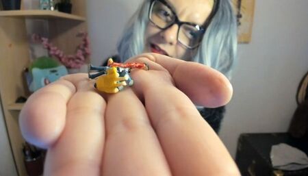 Italian giantess wants you in her mouth