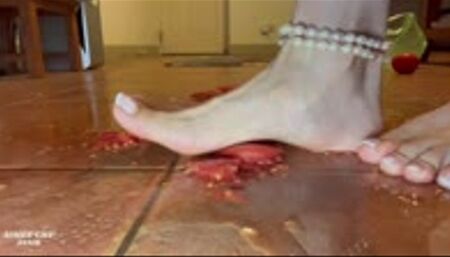 Giantess Aimee Chu Barefoot Crushing Tomatoes_Mandarin